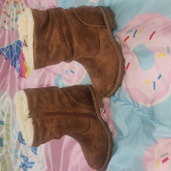 Boots - Picture 3 of 8